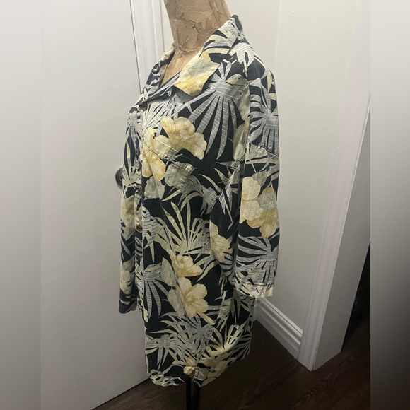 Tommy Bahama Hawaiian Shirt 🌺 - Picture 13 of 16